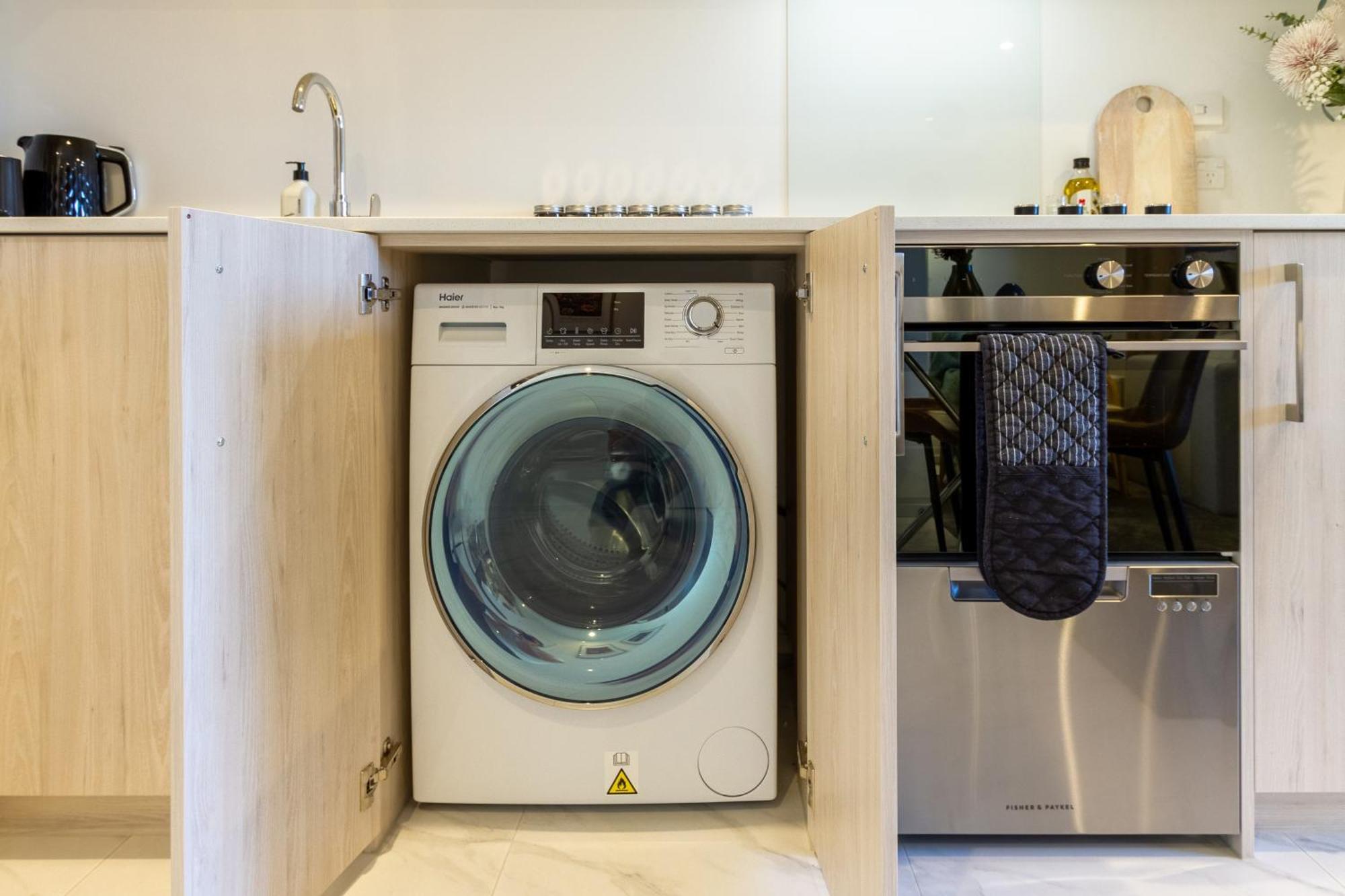 Apartamento Downtown Comfort: Modern With Backyard