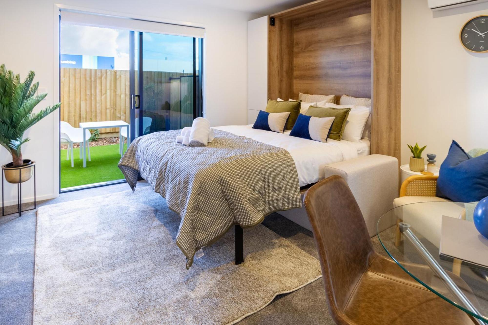 Downtown Comfort: Modern With Backyard Apartamento Christchurch